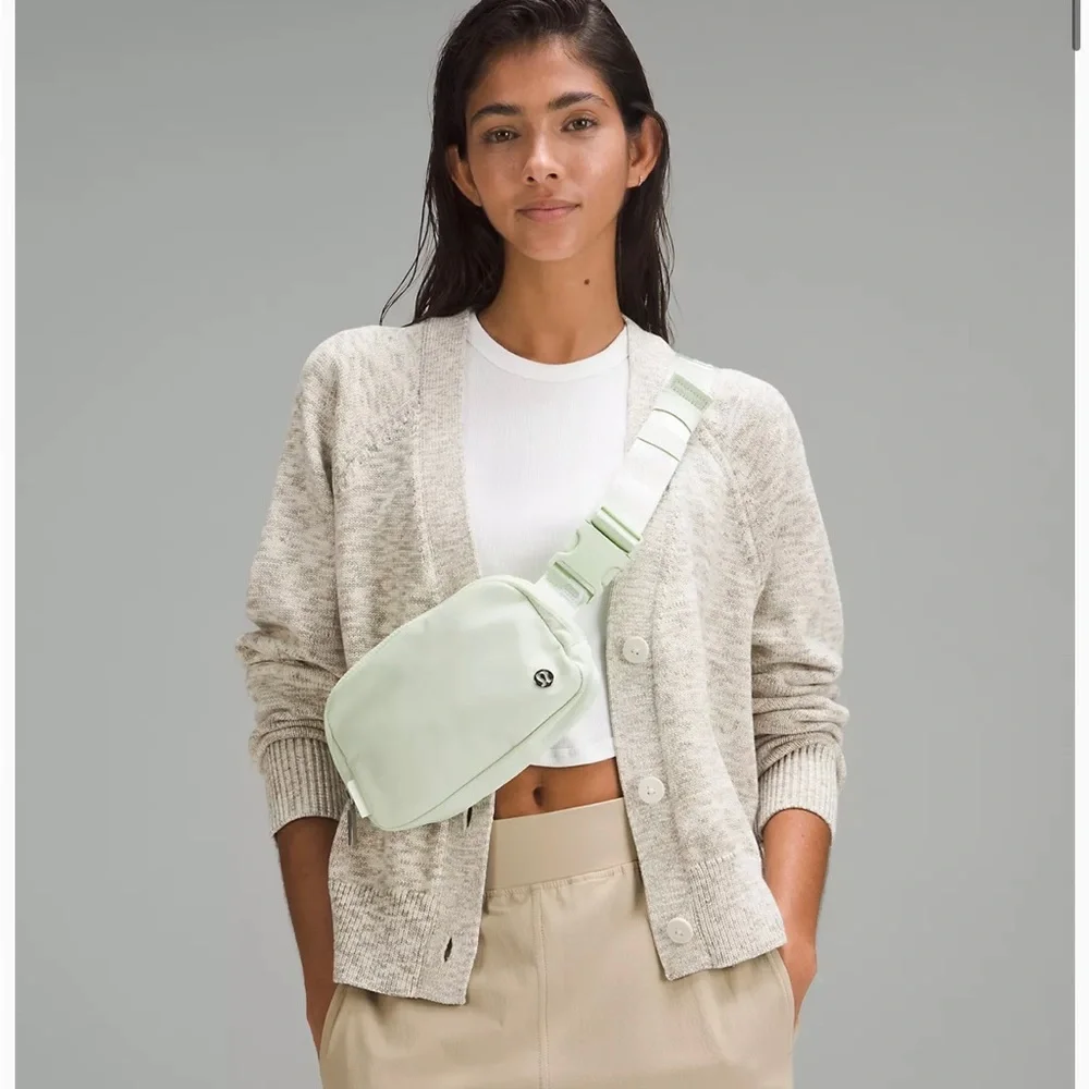 NEW LULULEMON EVERYWHERE BELT BAG KOHLRABI GREEN/WHITE - Picture 2 of 8